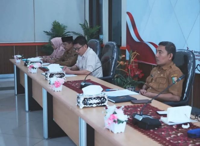 
					Pj Sekda Kuansing Buka Rapat Uji Publik Ranperda Tentang Pengelolaan Zakat dan Dana Sosial Lainnya