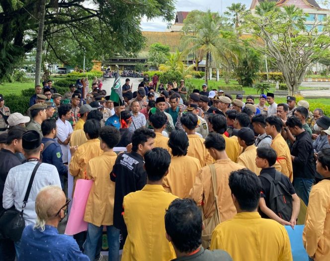 
					GEMPAR Aksi di Kantor Bupati Inhil, Tuntut Keadilan Terhadap Kerusakan Kebun Kelapa Masyarakat