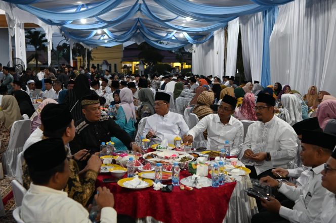 
					Bupati dan Wakil Bupati Rohil Gelar Syukuran Sekaligus Buka Puasa Pasca Pelantikan
