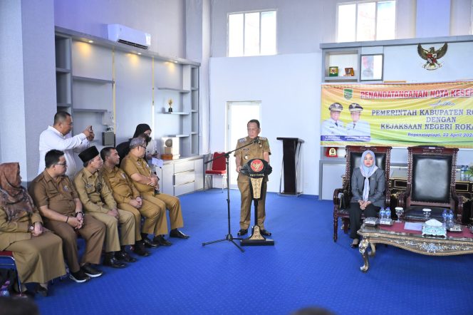 
					Pemda Tanda Tangan MoU Bersama Kejari Rohil, Ini Kata Bupati Bistamam