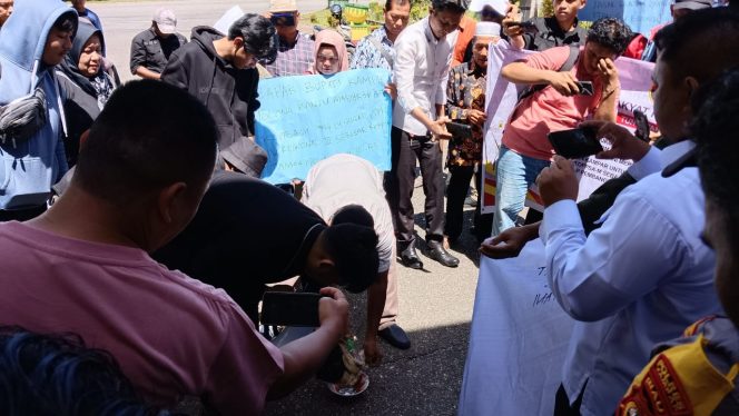 
					Unjuk Rasa, Ratusan Petani Minta Perhatian Bupati dan Wakil Bupati Kampar