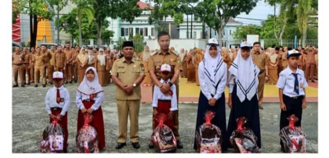 
					Kadis Aidil Dampingi Bupati Kampar Saat Pimpin Apel di Kantor Disdikpora