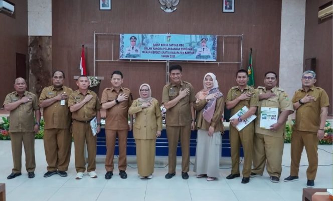 
					Kadis Dikpora Aidil Hadiri Penyerahan SK Satgas dan Ikuti Rapat Kerja Satgas MBG Kabupaten Kampar Tahun 2025