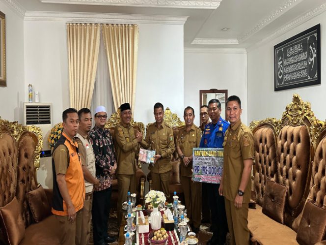 
					Pemda Kampar Salurkan Donasi Tunai Untuk Korban Bencana di Kabupaten Lima Puluh Kota