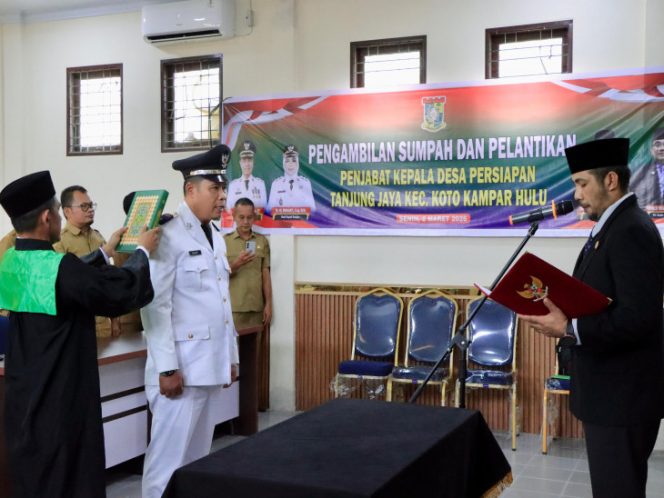 
					Bupati Kampar Lantik Penjabat Kepala Desa Persiapan Tanjung Jaya