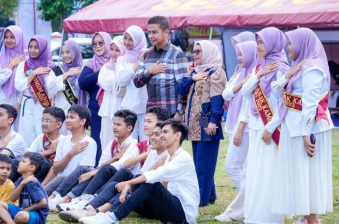 
					Bupati dan Wakil Bupati Kampar Tinjau Stand Pesta Rakyat Kampar Dihati, Serahkan Sertifikat Halal kepada Pelaku UMKM