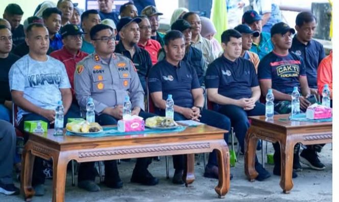 
					Bupati Kampar Ahmad Yuzar Resmi Buka Lomba Pacu Sampan