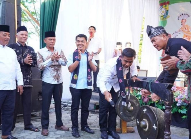 
					Buka Festival Kreatif Lipatkain Season III, Bupati Kampar Tekankan Kolaborasi Budaya dan Ekonomi