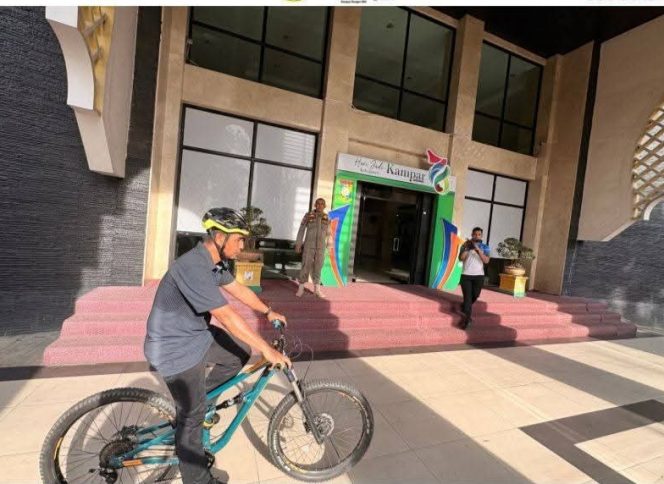 
					Bupati Kampar Pimpin Gerakan Jumat Bersepeda Dorong Efisiensi Energi dan Transformasi WFH