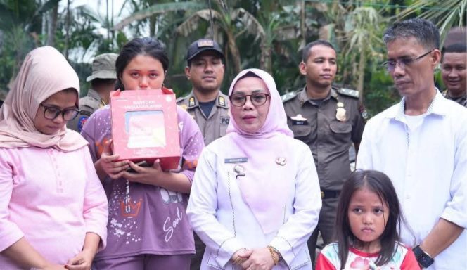
					Salurkan Bantuan Kepada Keluarga Korban Kebakaran di Desa Pangkalan Baru, Ini Kata Wabup Misharti