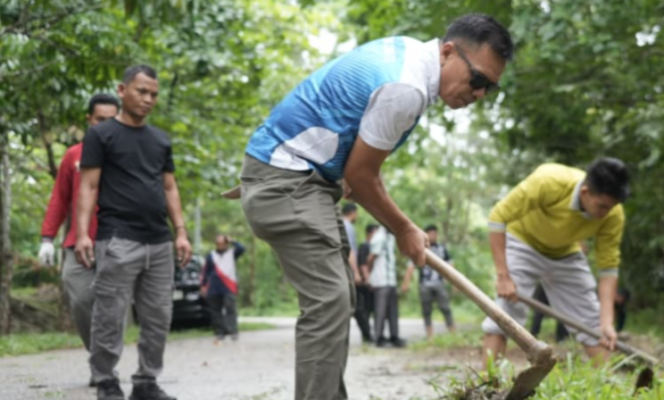 
					Dinas Kominfoss Kuansing Laksanakan Gotong Royong Bersama