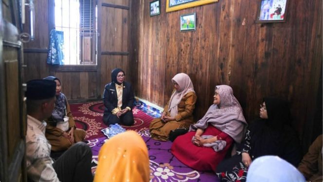 
					Wakil Bupati Kampar Melayat Ke Kediaman Alm Muhammad Yani HS Mantan Kepala Desa Muara Jalai